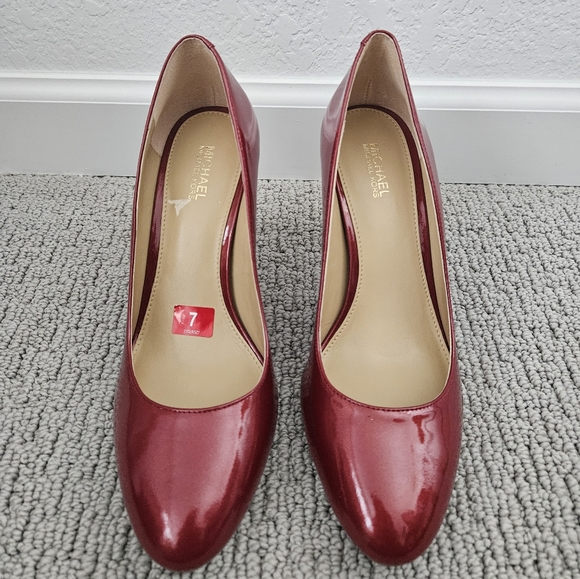 Michael Kors Ashby Flex Pump Size 7M in Cherry - Picture 1 of 9
